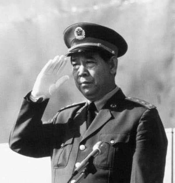 黑马配资 周总理叫张爱萍谈话，离开时不忘叮嘱张爱萍：以后讲话要注意场合